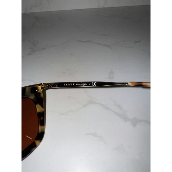 Prada Tortoise Cat Eye Sunglasses - Excellent Condition - Picture 5 of 6